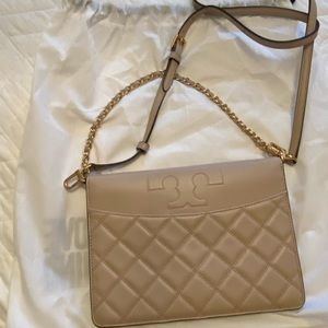Tory Burch quilted crossbody bag (Authentic)